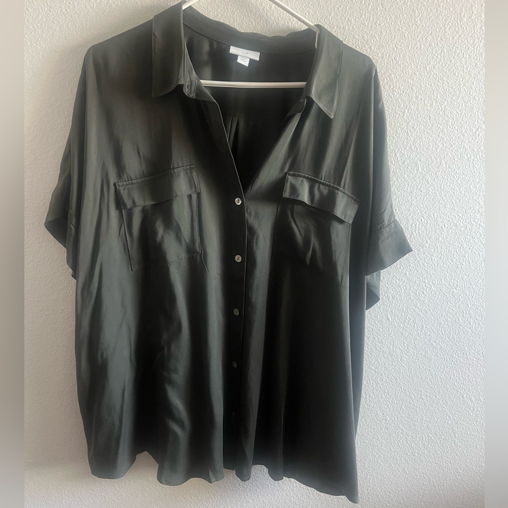Women’s Short Sleeve Button Up Blouse